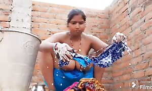 Desi Aunty Nude Bath . Indian Alfresco Bath Hindi