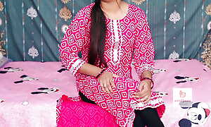 Desi Bhabhi ne Makan Malik ko Rent ke jagah Apne Chut ki Paani ka Milk Disquiet Pilayaa Makan malik bhabhi ka provocative pee liya