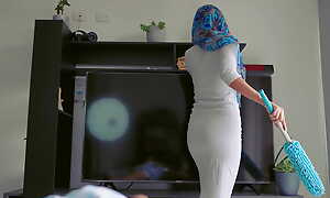 Muslim cleaning lady caught me spasmodical off plus let me fuck her hard