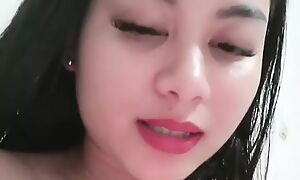 Cewek indo jilat nenen sange