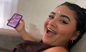 I can't help but masturbate while watching my stepsister