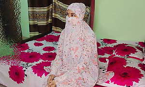 Indian Muslim Inclusive in Burkha Enjoys Romantic Unsporting Night