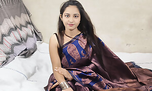 Desi Indian bhabhi ko hotel me meeting sari me full entertainment
