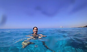 Stunning Girl Swims Nude on Public Beach