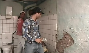 Geile Fickschlampe Wird Von Zwei Kerlen Drangenommen (bu)