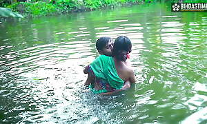 Kaamwali Bai ke sath Outdoor Masti Doodh Nikal ke  ( Hindi Audio )