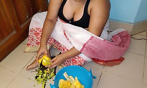 (Family Sex) StepMom chopping vegetable no more saree ferocious from say no to boobs i seeing big tits & fucked Her-Cum on say no to arse