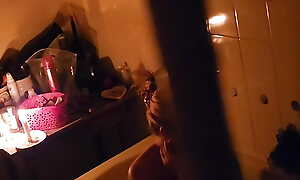 Peeping look over my neighbours bathroom window,watch how she plays approximately her pussy