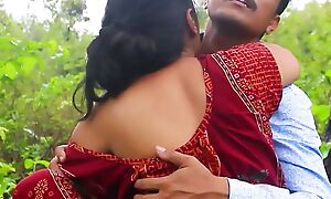 Hot Open-air Sex Beside Indian Girlfriend