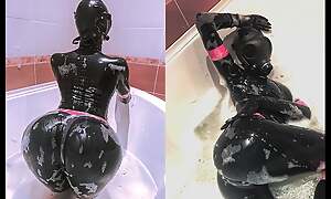 Rubber inclusive in a gas mask takes a bath