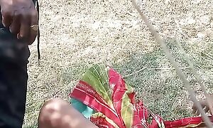 Deshi village bhabhi open-air sex video