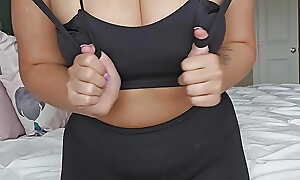 Horny Thick Crammer far leggings warms herself up before descending back the gym